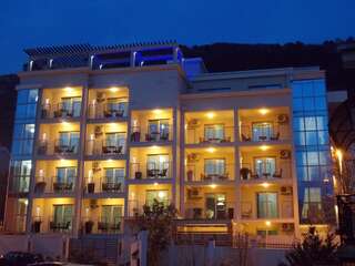 Апартаменты Apartments and Rooms Grand Palazzo Будва-0