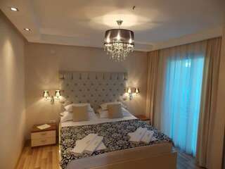 Апартаменты Apartments and Rooms Grand Palazzo Будва Апартаменты с 1 спальней и балконом с видом на море-1
